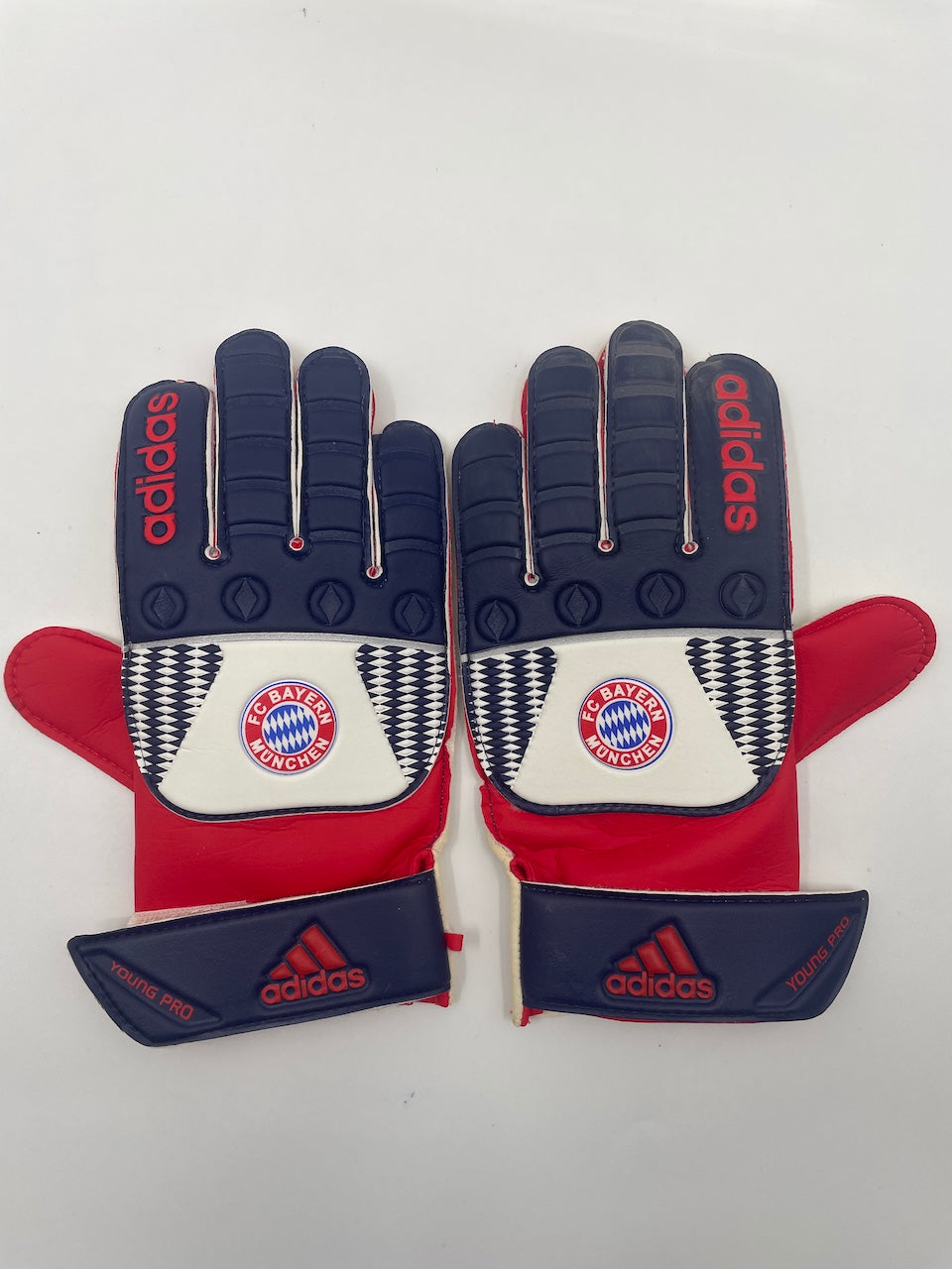 Goalkeeper gloves Hans Jörg Butt signed autograph Adidas New