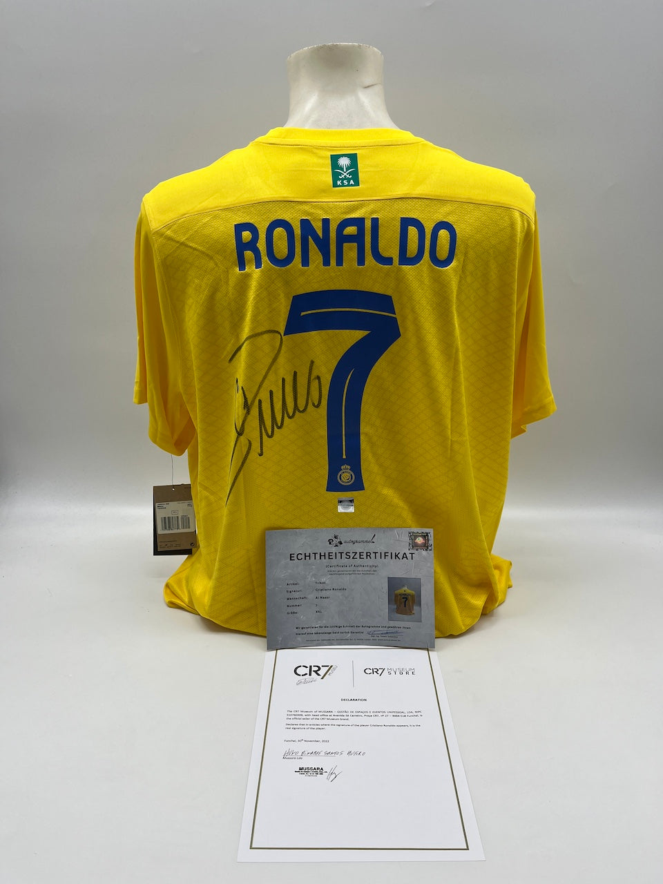 Camiseta del Al Nassr FC firmada por Cristiano Ronaldo, con certificado de autenticidad, talla XXL.
