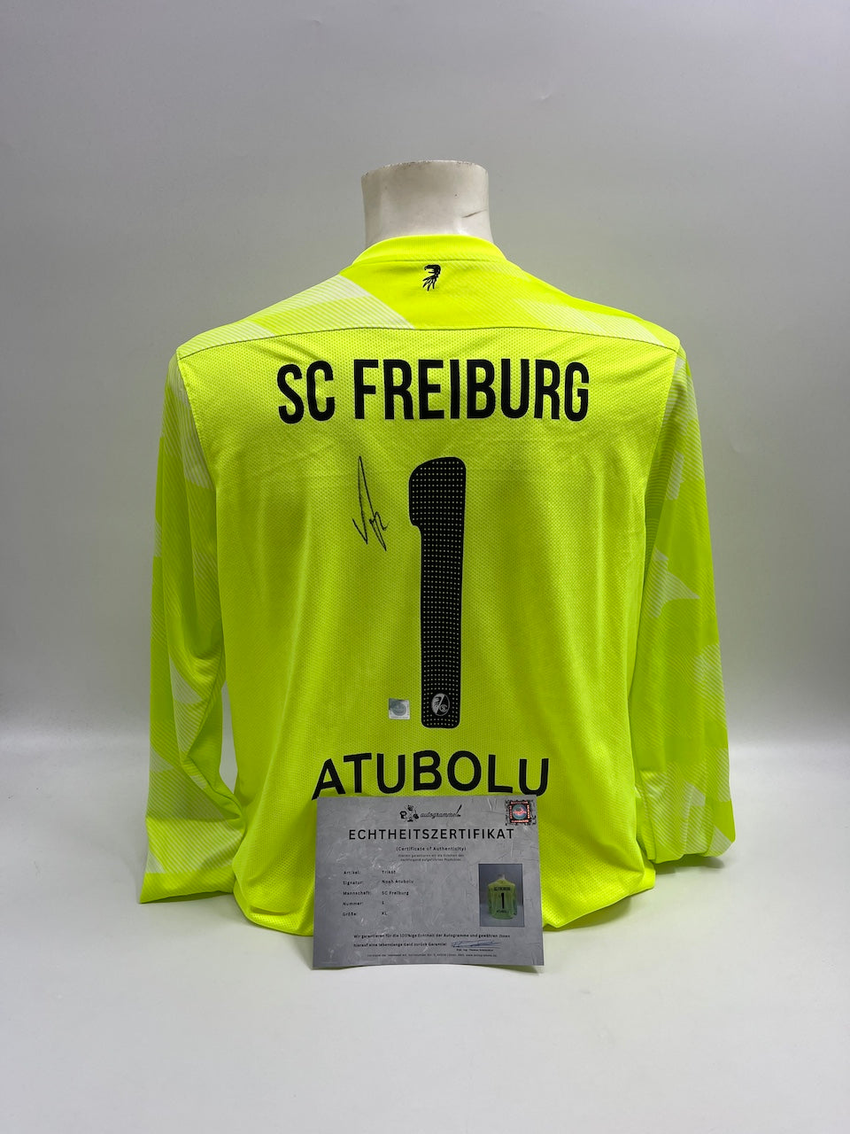Camiseta de portero del SC Freiburg firmada por Noah Atubolu, Nike XL