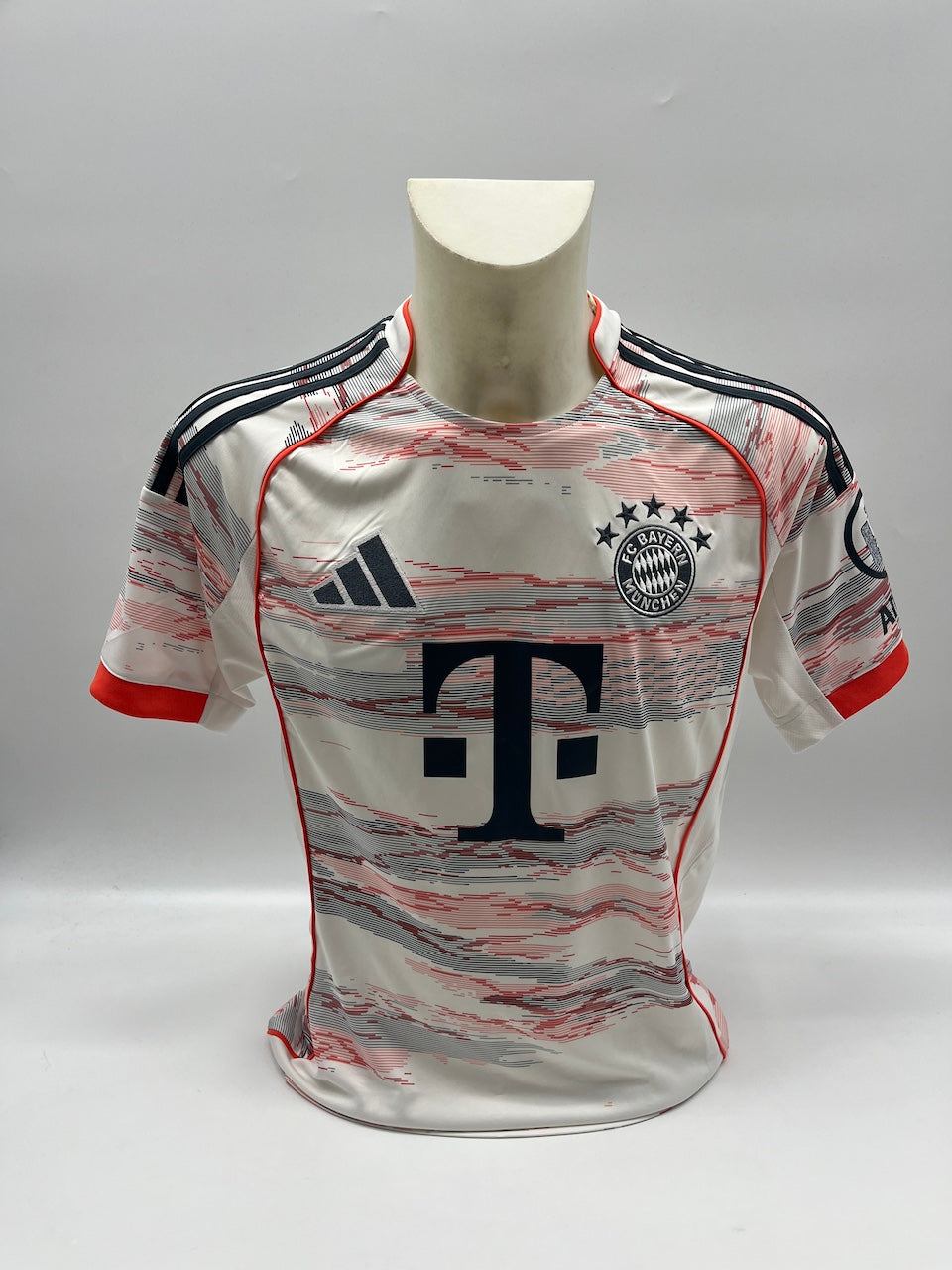 Bayern München Trikot Jonas Urbig signiert Autogramm Adidas COA M
