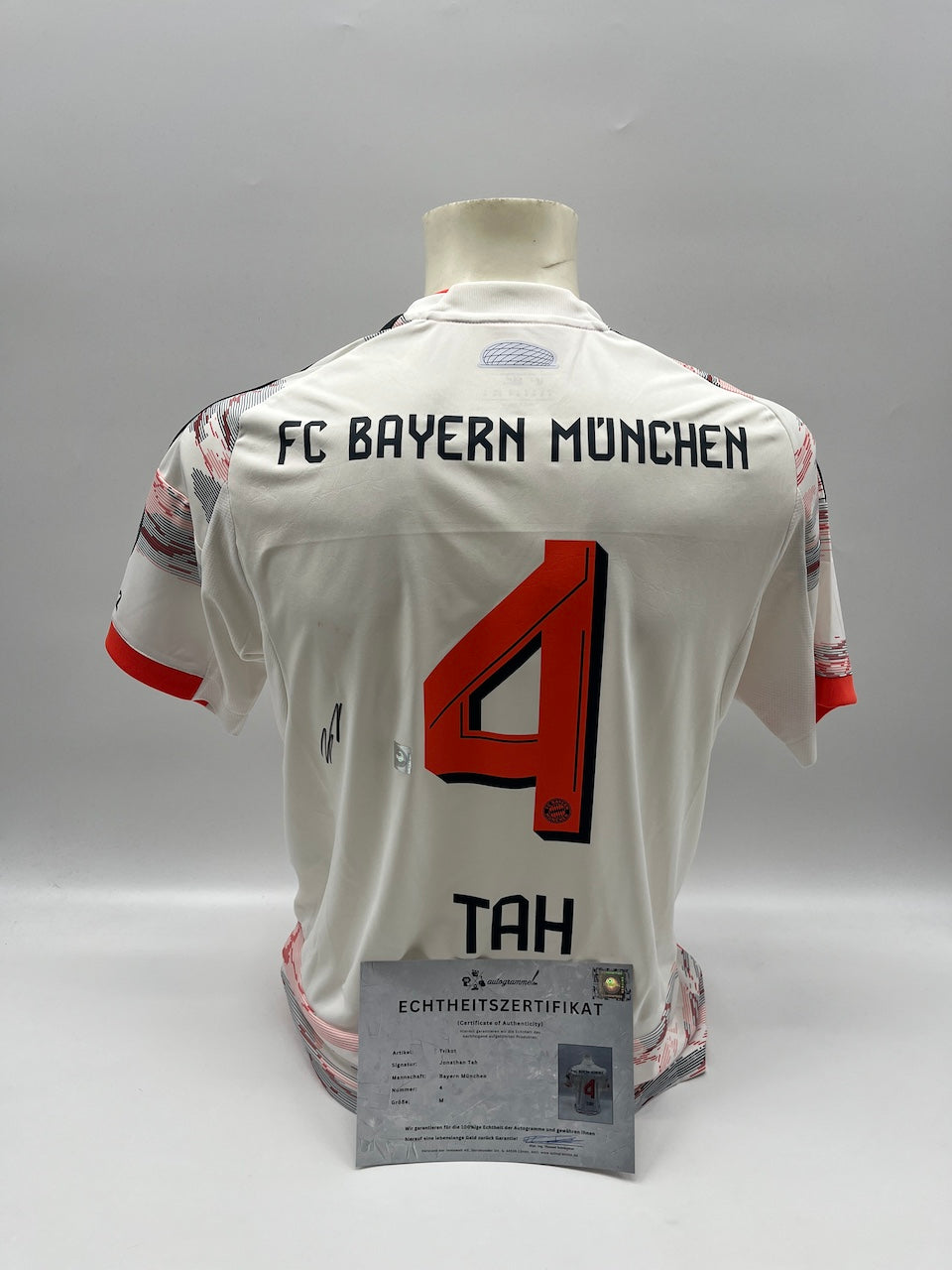 Bayern München Trikot Jonathan Tah signiert Autogramm Adidas COA M