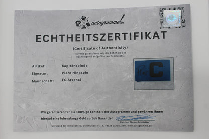 Kapitänsbinde Piero Hincapié signiert im Rahmen Autogramm FC Arsenal