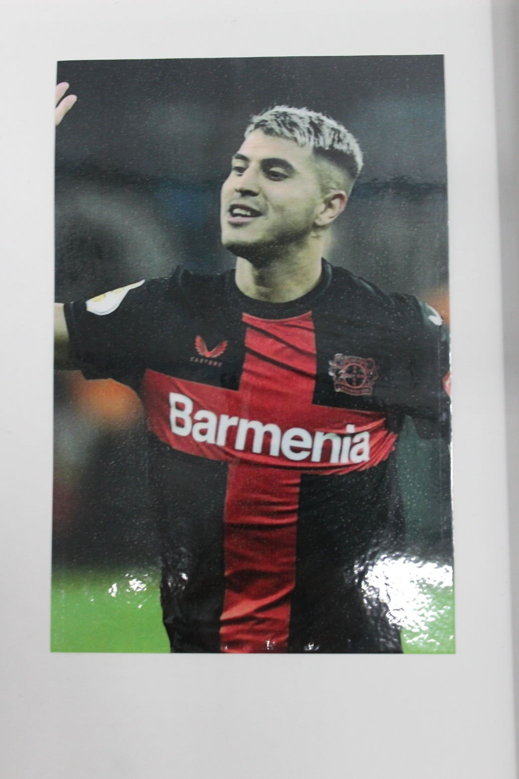 Kapitänsbinde Exequiel Palacios signiert im Rahmen Autogramm Bayer 04 Leverkusen
