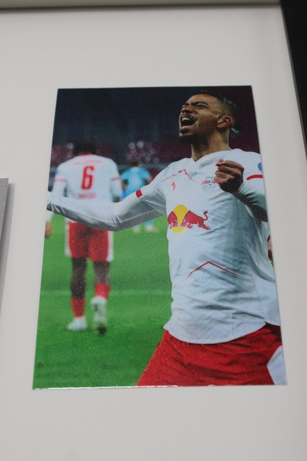 Kapitänsbinde Benjamin Henrichs signiert im Rahmen RB Leipzig Autogramm COA