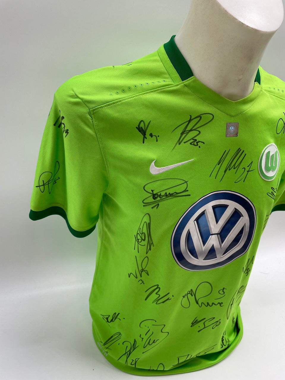 VFL Wolfsburg Jersey 2016/2017 Team Signed Wolves Autograph Nike S