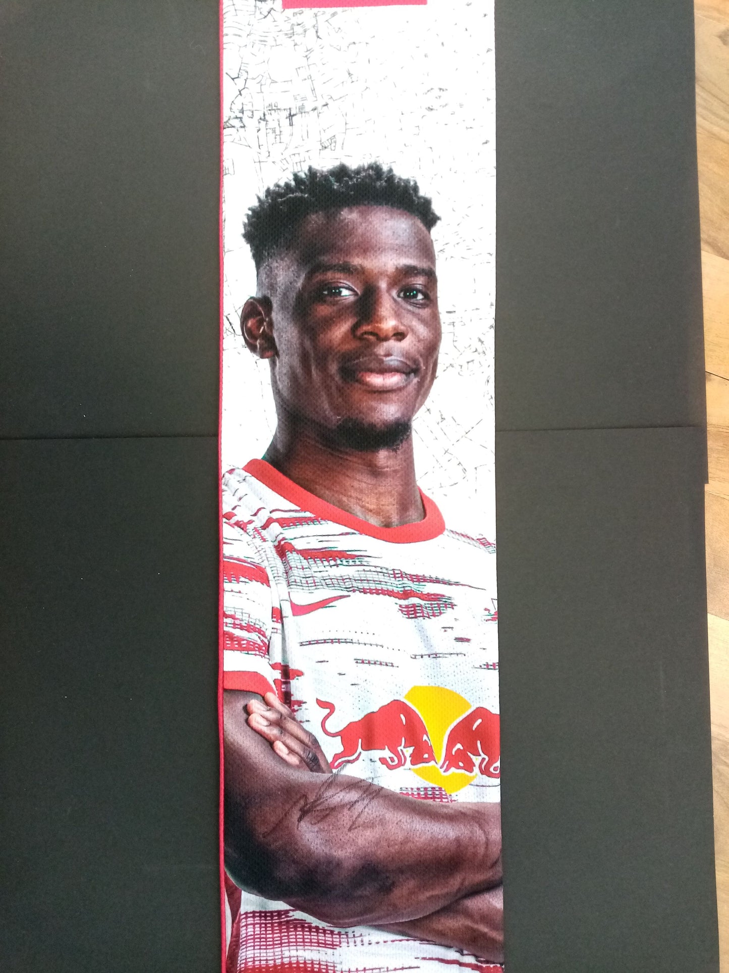 RB Leipzig Fanschal Nordi Mukiele signiert COA Autogramm Fußball Schal Red Bull