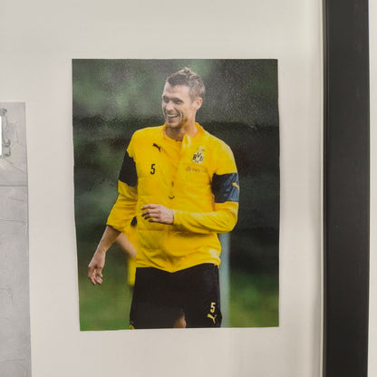 Kapitänsbinde Sebastian Kehl signiert im Rahmen Borussia Dortmund COA