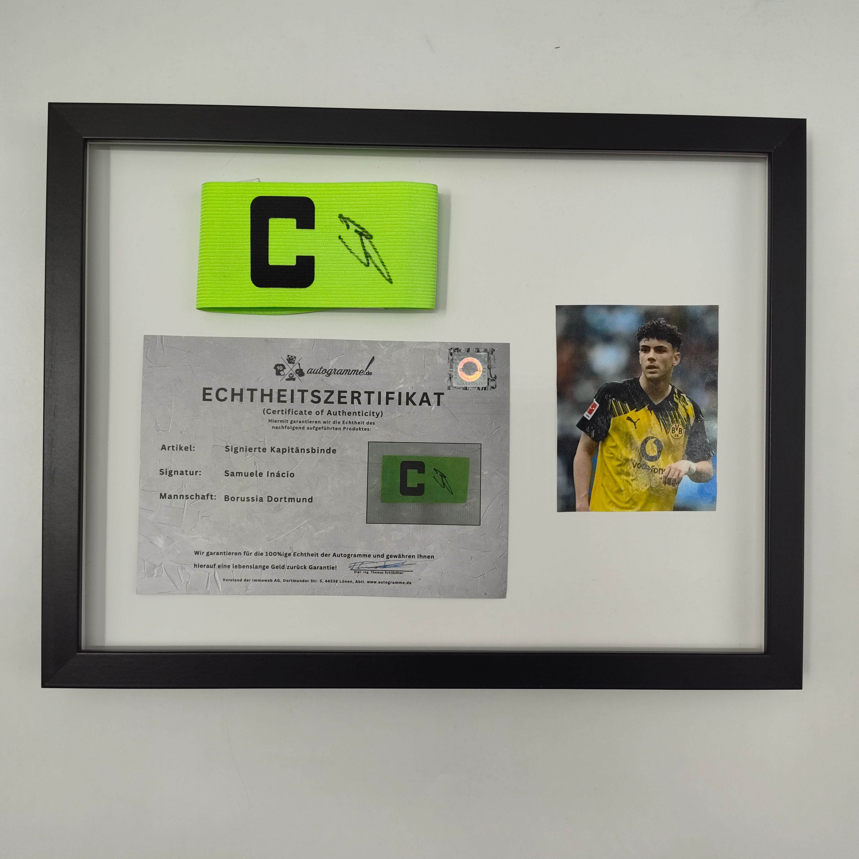 Kapitänsbinde Samuele Inácio signiert im Rahmen Borussia Dortmund COA Fußball