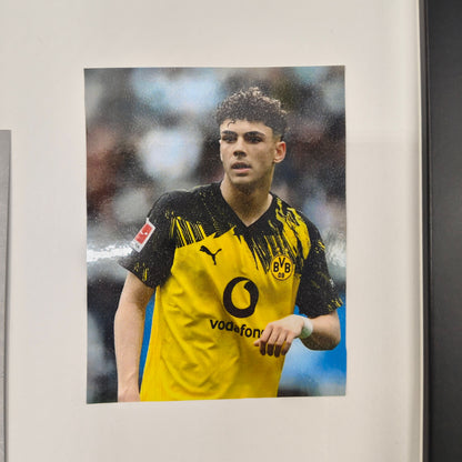 Kapitänsbinde Samuele Inácio signiert im Rahmen Borussia Dortmund COA Fußball