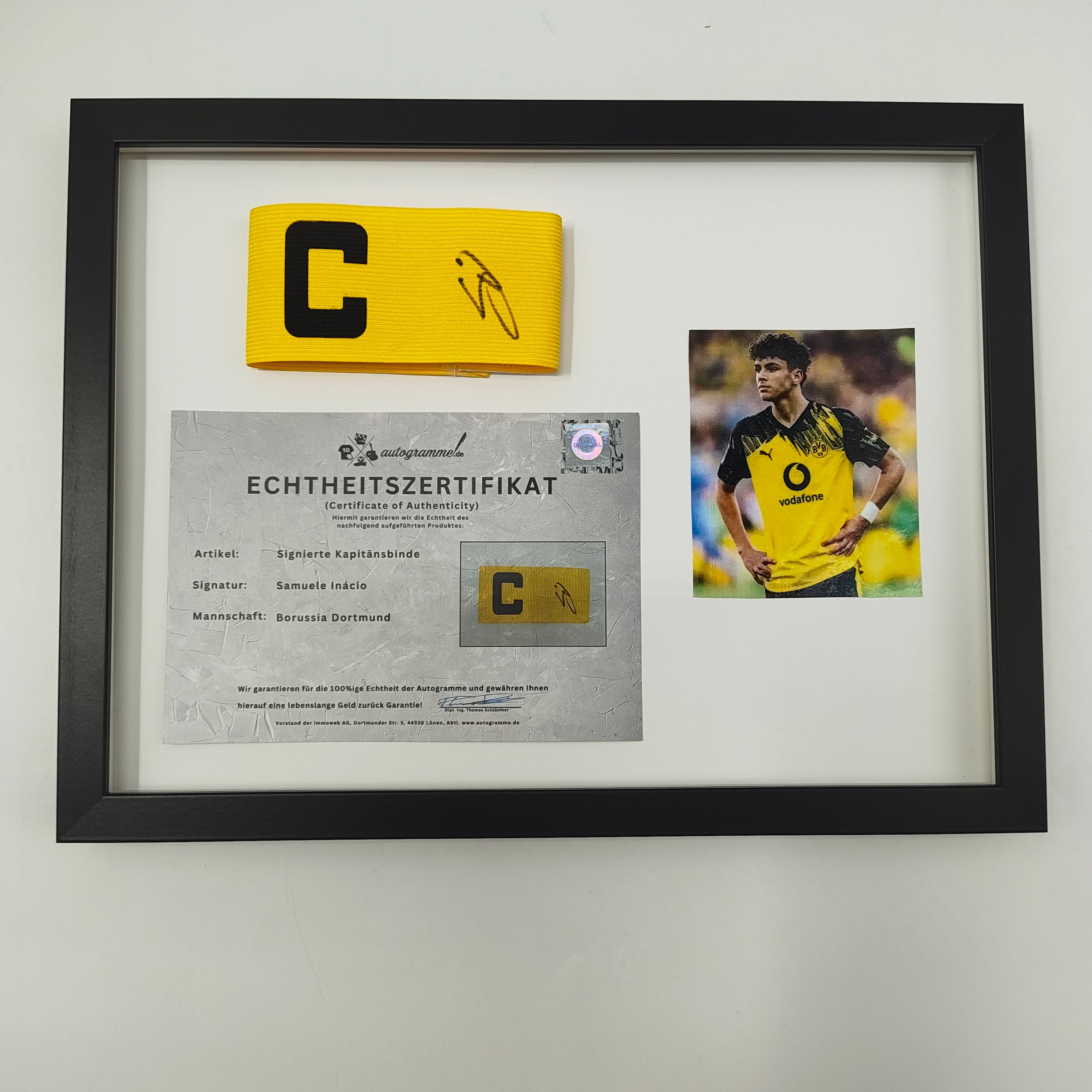 Kapitänsbinde Samuele Inácio signiert im Rahmen Borussia Dortmund COA Fußball
