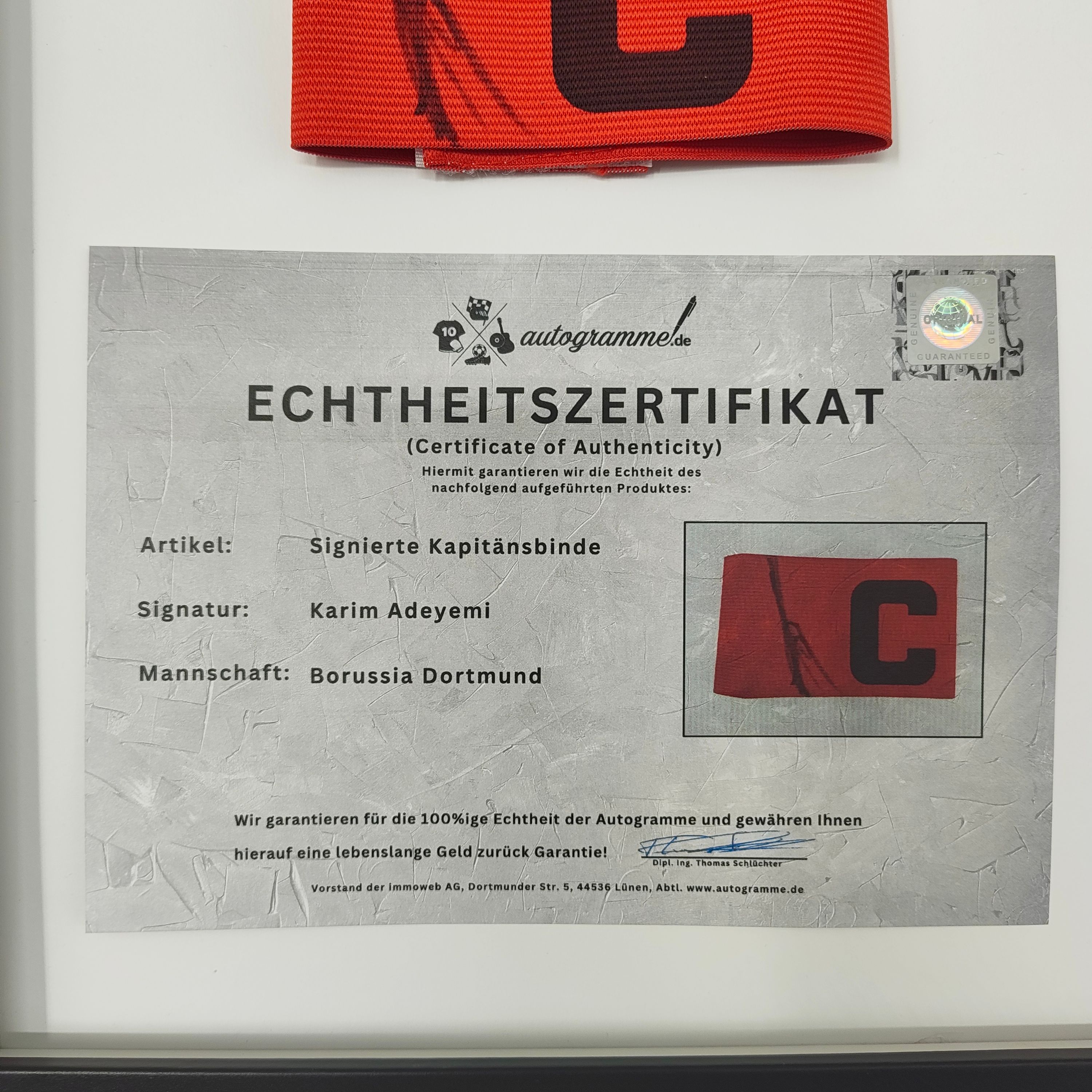 Kapitänsbinde Karim Adeyemi signiert im Rahmen Borussia Dortmund Autogramm COA