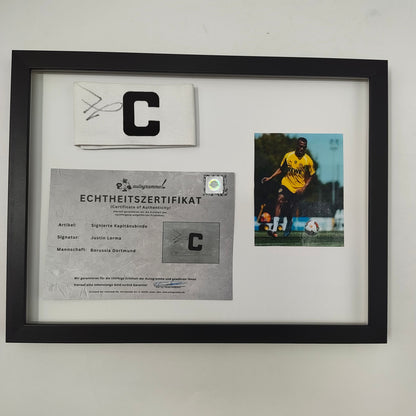 Kapitänsbinde Justin Lerma signiert im Rahmen Borussia Dortmund COA