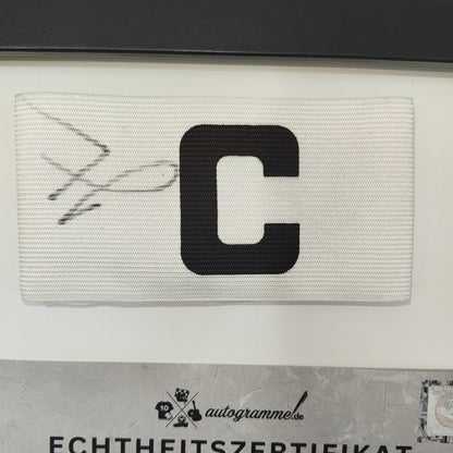 Kapitänsbinde Justin Lerma signiert im Rahmen Borussia Dortmund COA