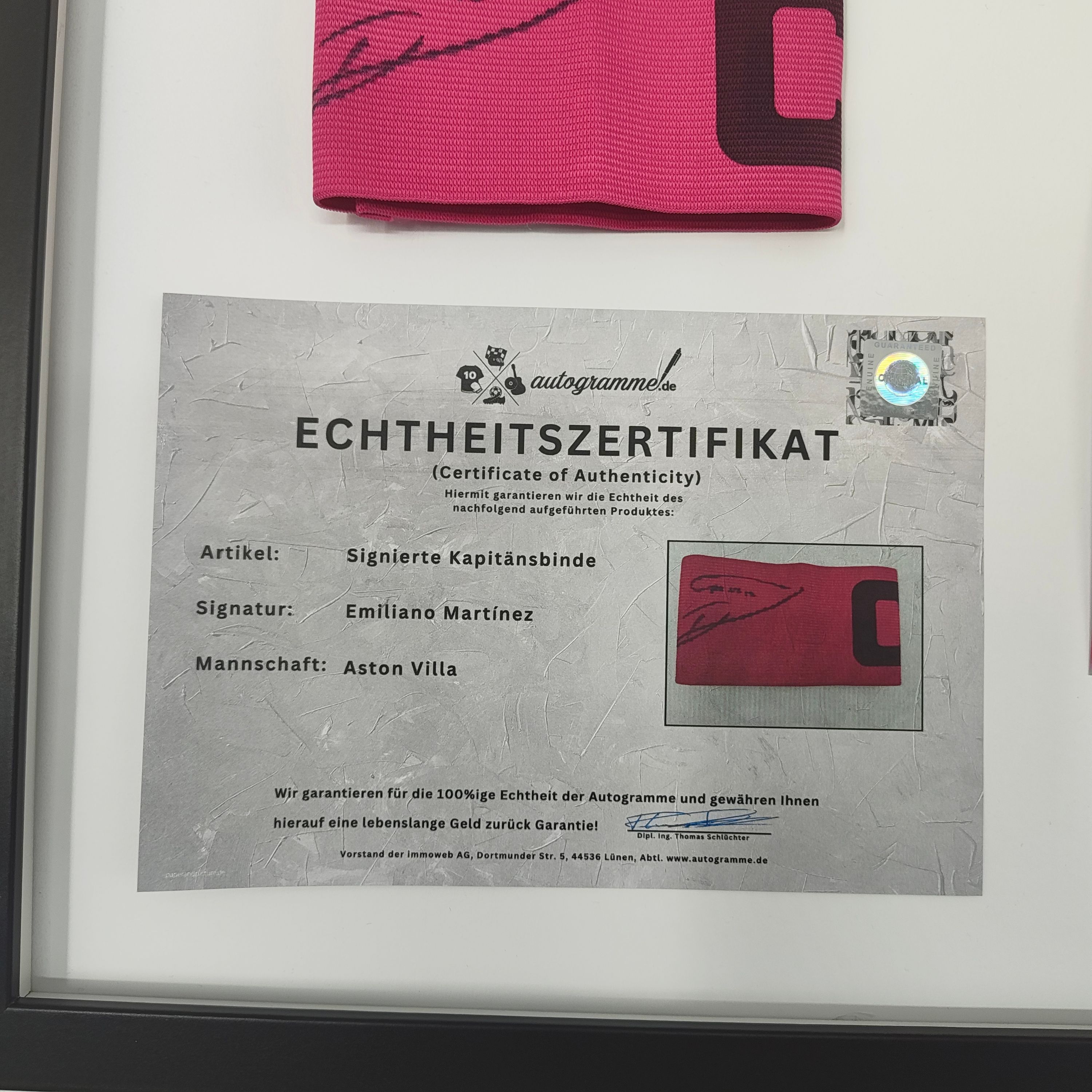 Kapitänsbinde Emiliano Martínez signiert im Aston Villa COA Pink