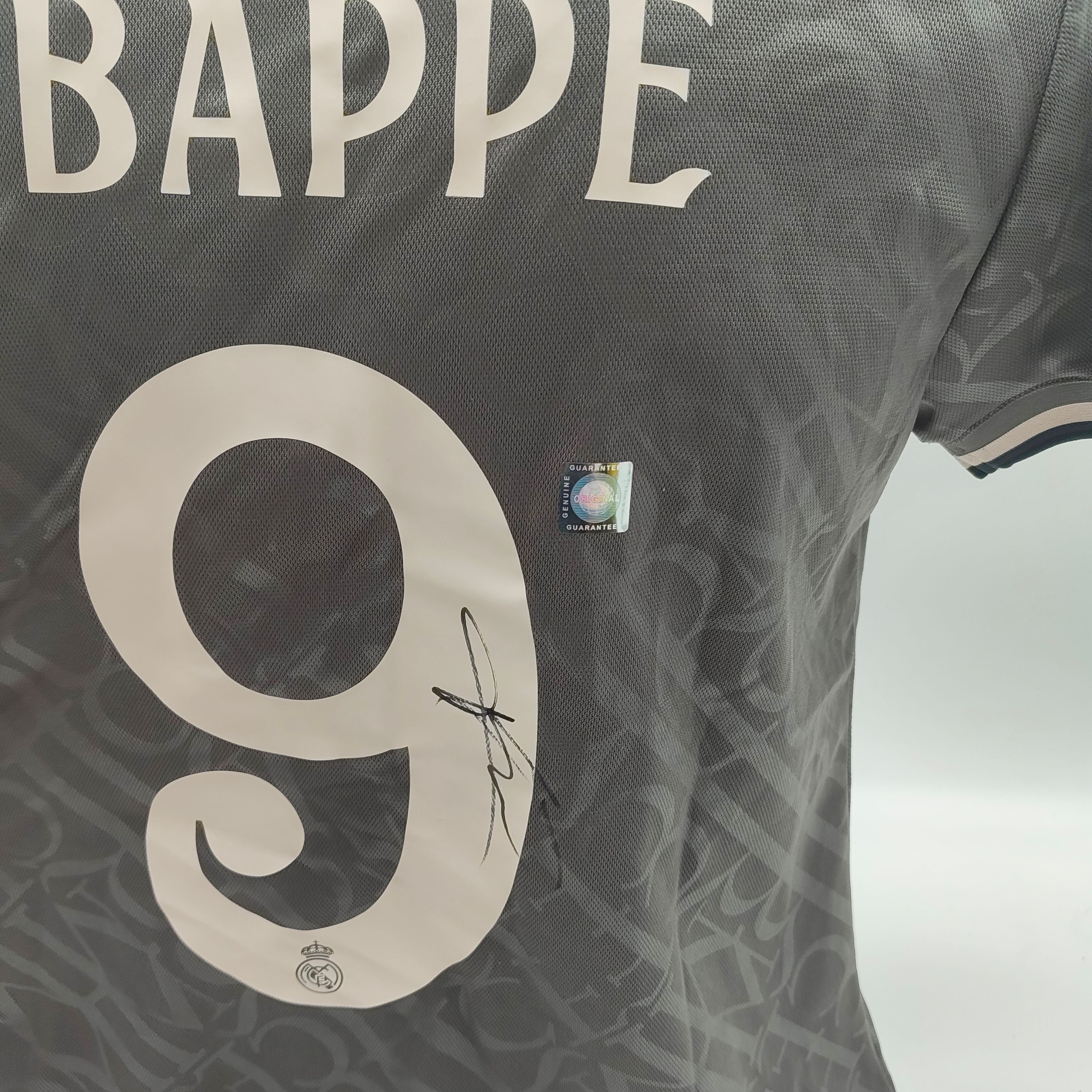 Real Madrid Damen Trikot Kylian Mbappe signiert Autogramm Adidas COA L