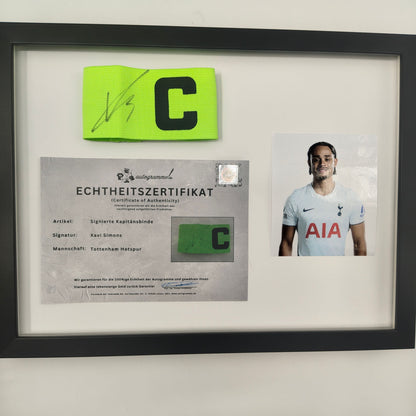 Kapitänsbinde Xavi Simons signiert im Rahmen Tottenham Hotspur
