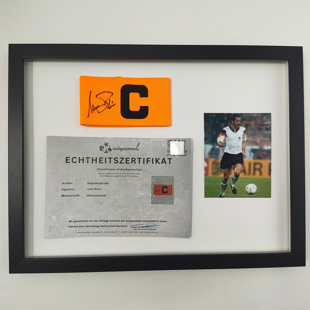 Kapitänsbinde Uwe Bein signiert im Rahmen Autogramm DFB COA