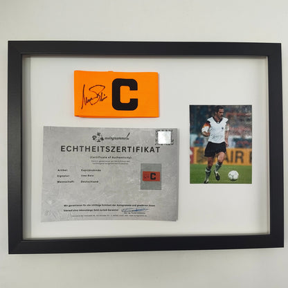 Kapitänsbinde Uwe Bein signiert im Rahmen Autogramm DFB COA
