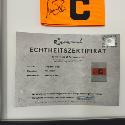 Kapitänsbinde Uwe Bein signiert im Rahmen Autogramm DFB COA