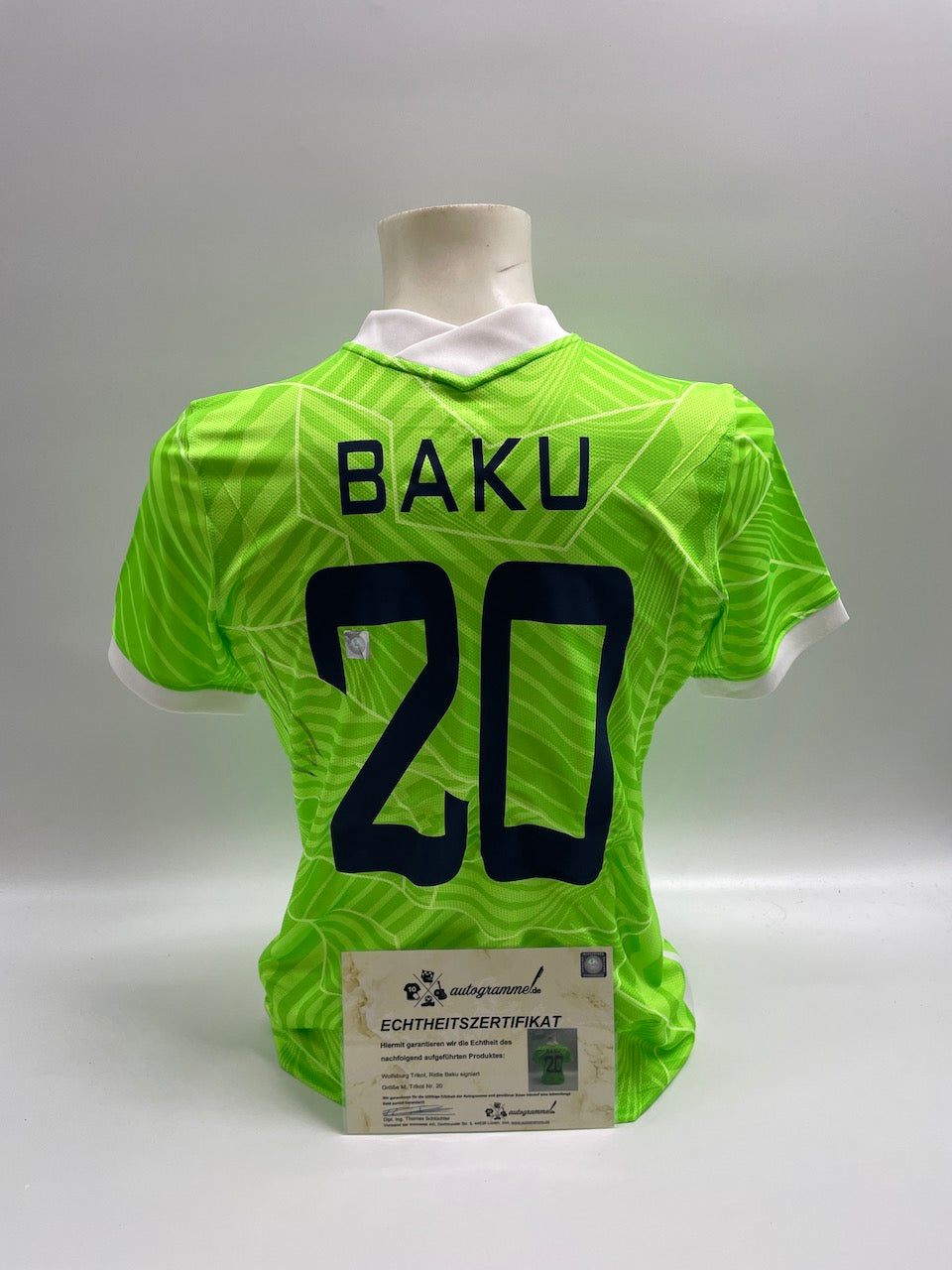 VFL Wolfsburg jersey Ridle Baku signed autograph Bundesliga Adidas M