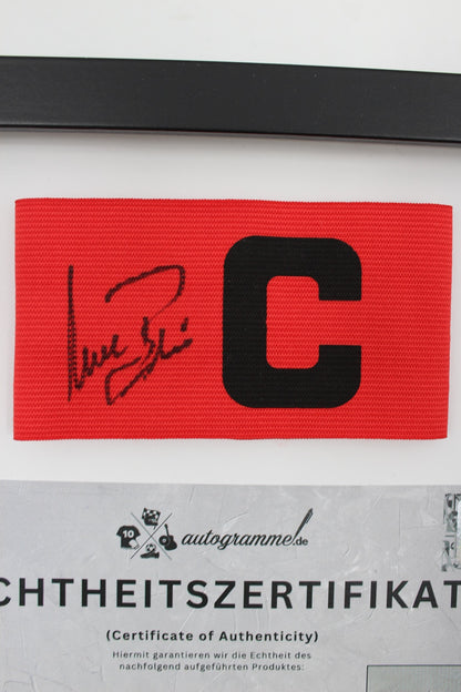 Kapitänsbinde Uwe Bein signiert im Rahmen COA Autogramm Eintracht Frankfurt