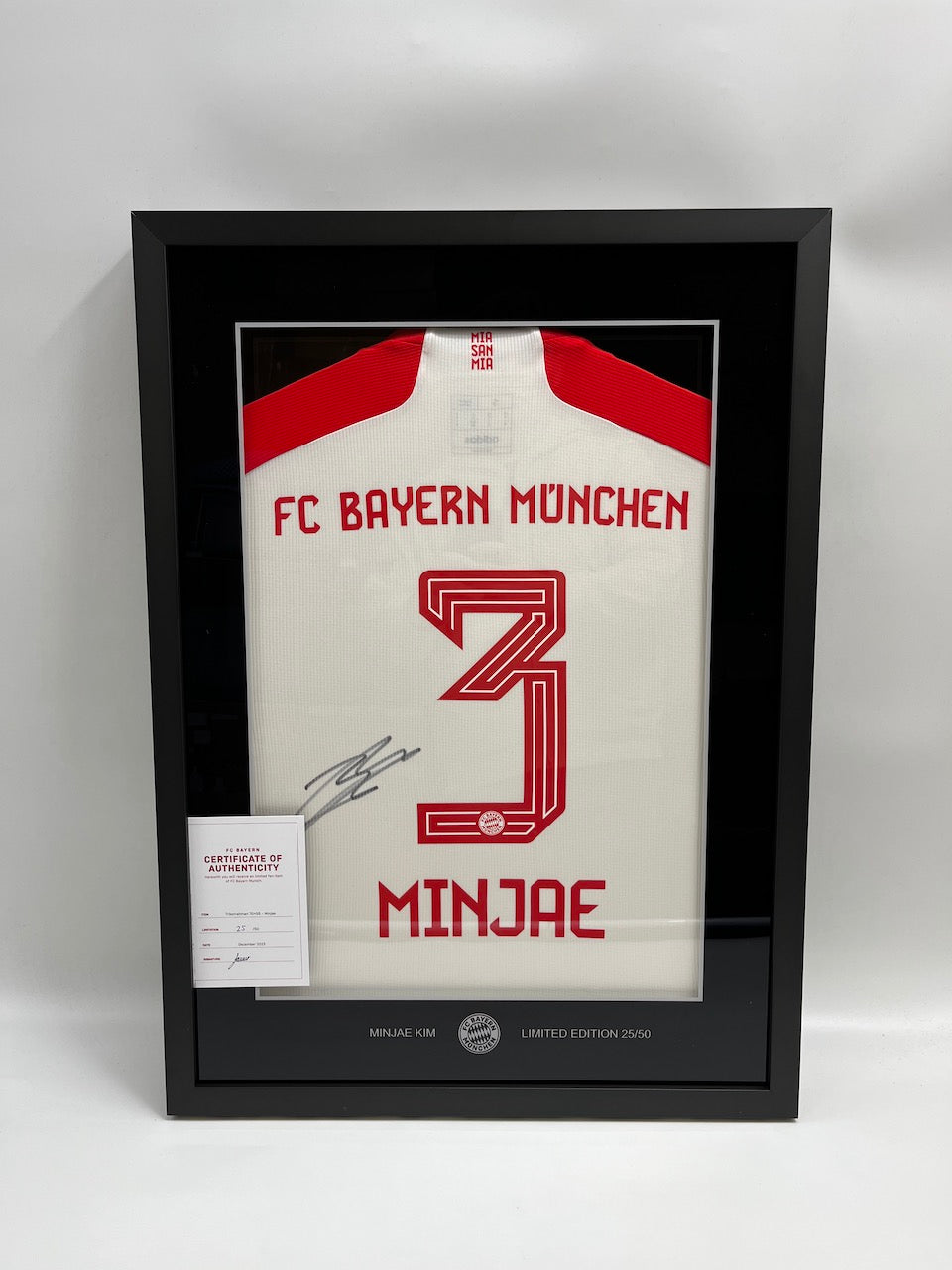 Bayern Munich jersey Kim Minjae signed in frame COA New Adidas