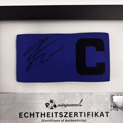 Kapitänsbinde Nikola Katic signiert im Rahmen Schalke 04 COA