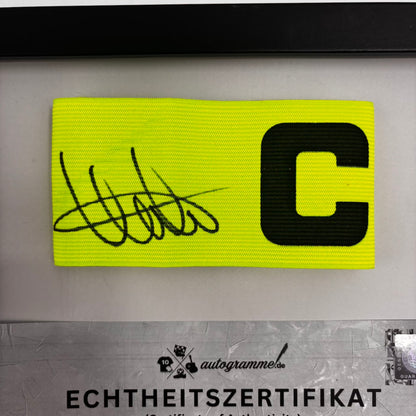 Kapitänsbinde Tim Kleindienst signiert im Rahmen Borussia Mönchengladbach
