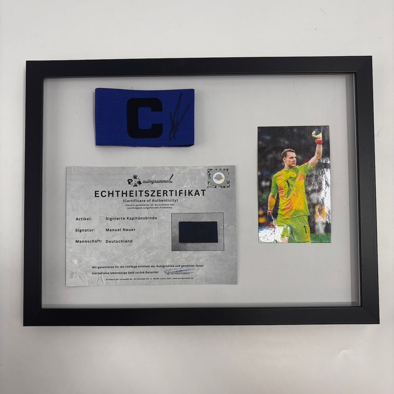 Kapitänsbinde Manuel Neuer signiert im Rahmen Deutschland Fußball Autogramm neu