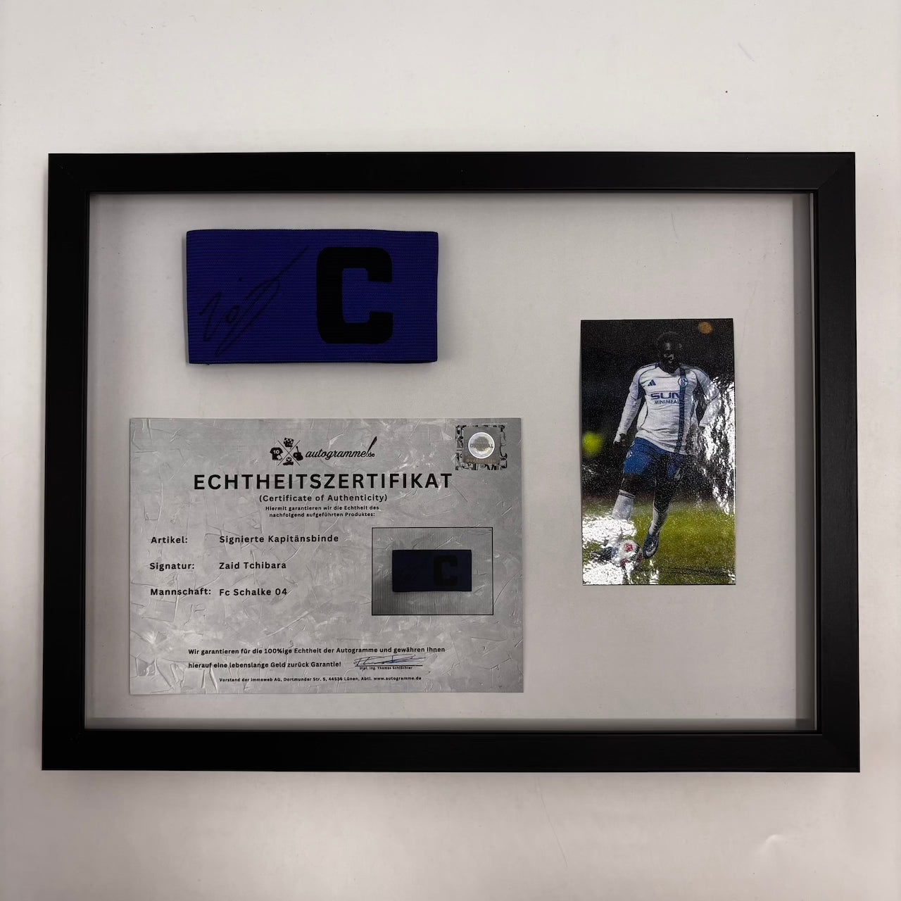 Kapitänsbinde Zaid Tchibara signiert im Rahmen Schalke 04 COA blau