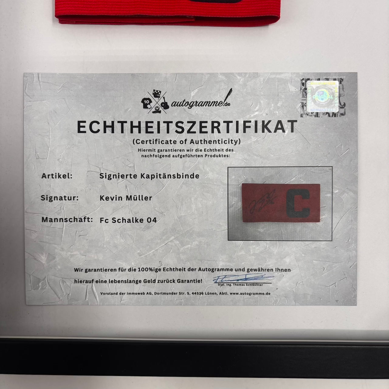 Kapitänsbinde Kevin Müller signiert im Rahmen Schalke 04 COA blau