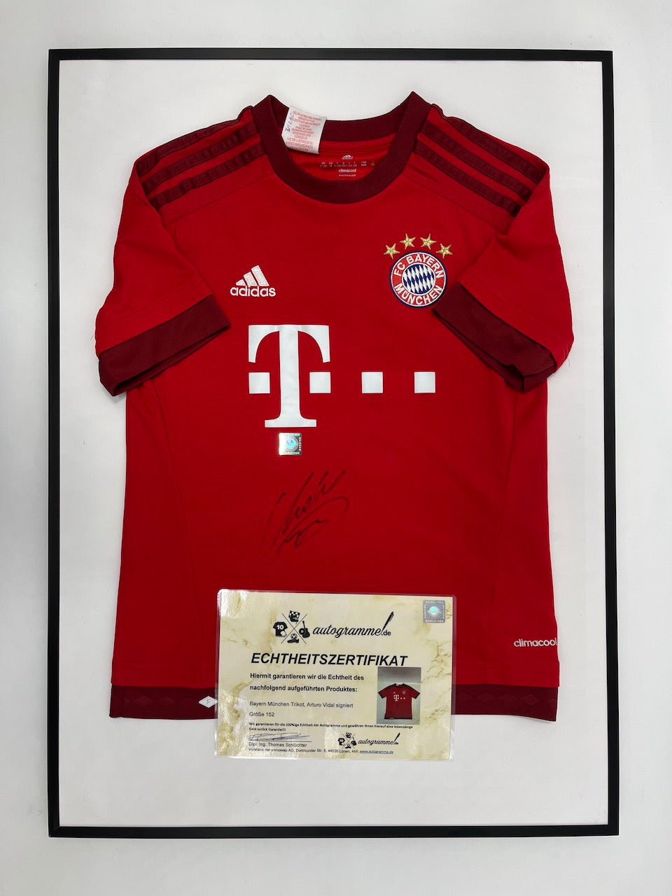 Bayern Munich jersey Arturo Vidal signed in frame COA Adidas football 152