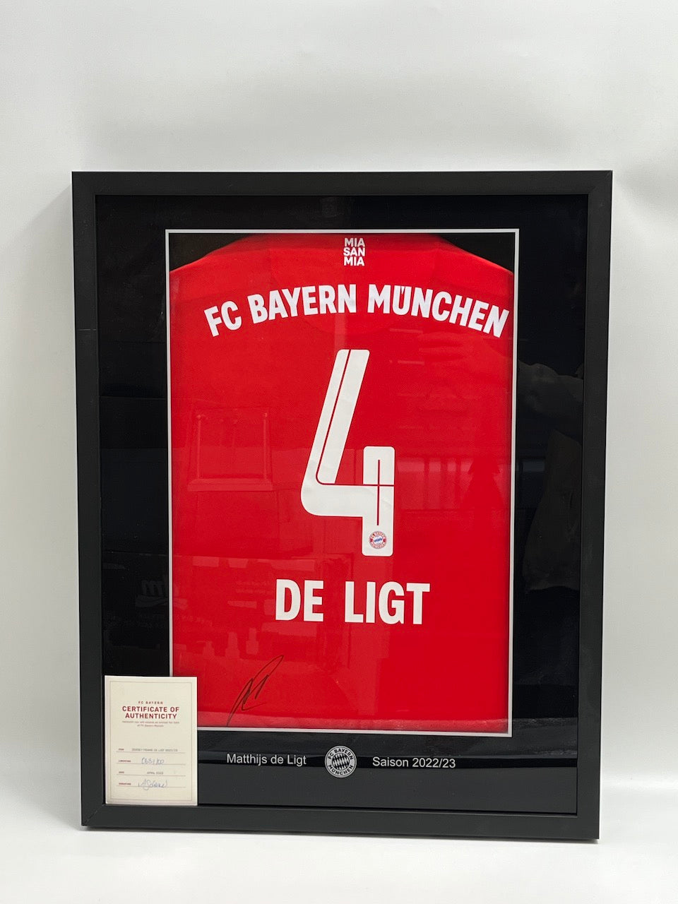 Bayern Munich jersey Matthijs de Ligt signed in frame COA Adidas