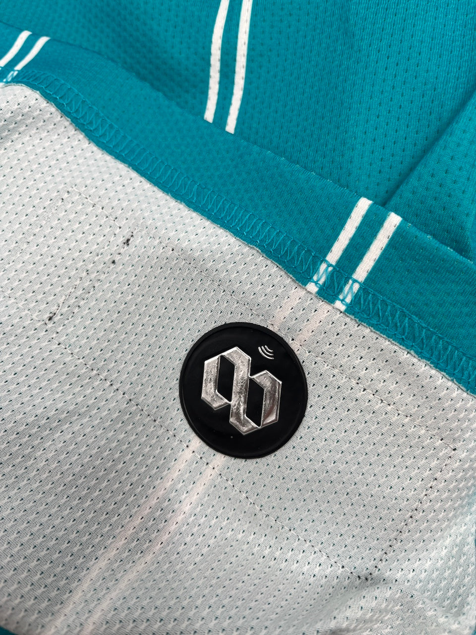 Matchworn Charlotte Hornets Trikot getragen + signiert von Sion James 23.12.2025