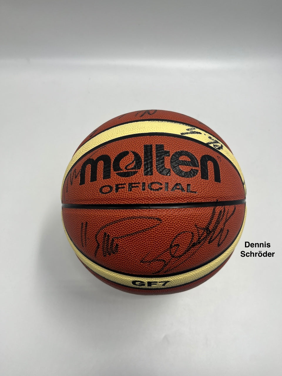 Basketball Teamsigniert EM 2015 in Vitrine Nowitzki Schröder Autogramm Molten
