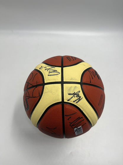 Basketball Teamsigniert EM 2015 in Vitrine Nowitzki Schröder Autogramm Molten