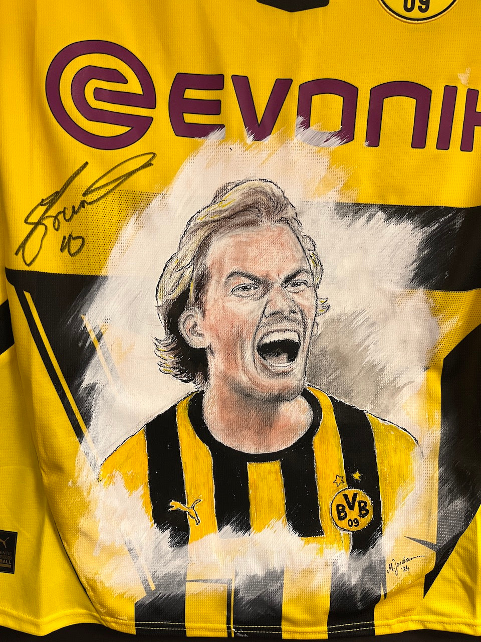 Borussia Dortmund Trikot Portrait Julian Brandt handgemalt und signiert im Rahmen Puma BVB