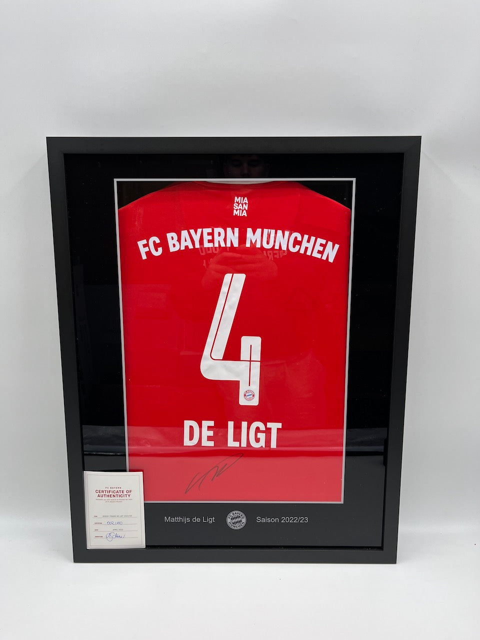 Bayern Munich jersey Matthijs de Ligt signed in the framework of COA new adidas