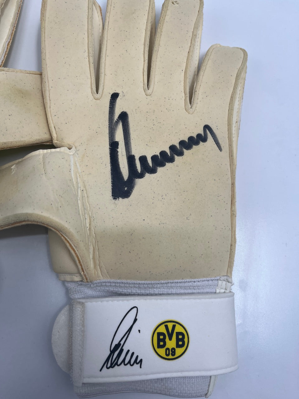 Matchworn goalkeeper gloves Roman Weidenfeller Borussia Dortmund BVB Puma