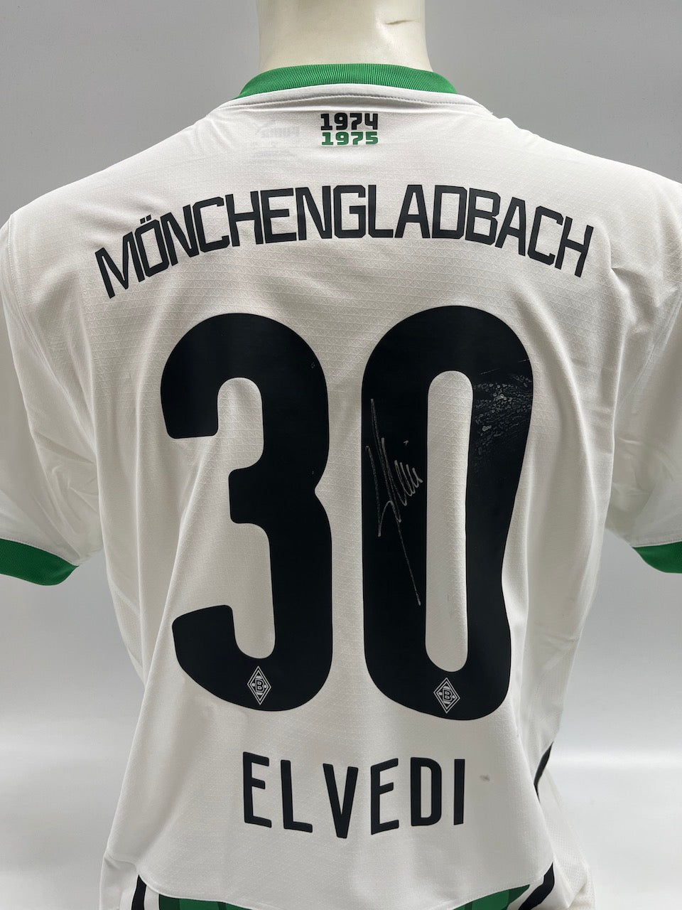 Matchworn Gladbach Trikot getragen & signiert von Nico Elvedi 11.01.2025