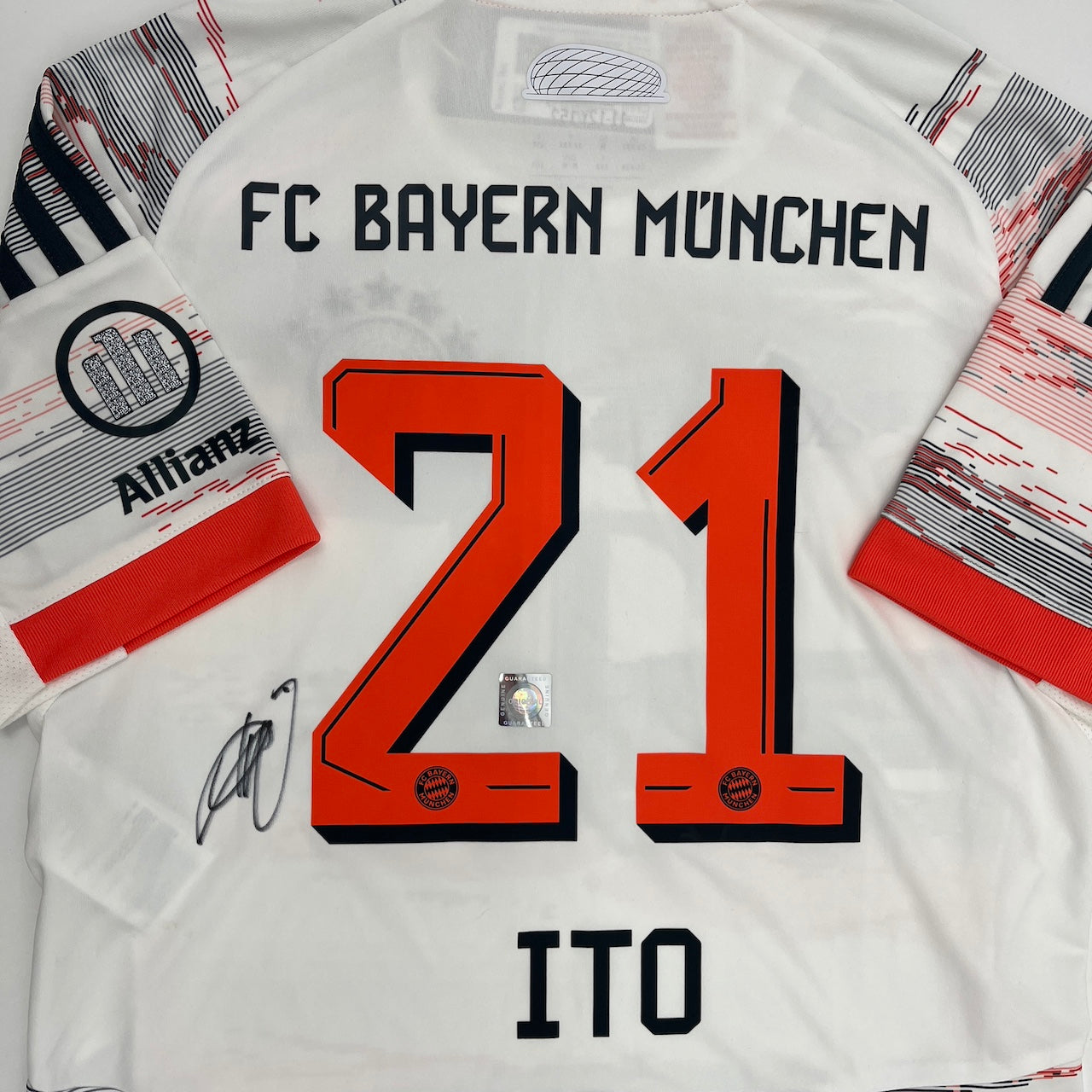 Bayern München Trikot Hiroki Ito signiert im Rahmen COA Adidas 152