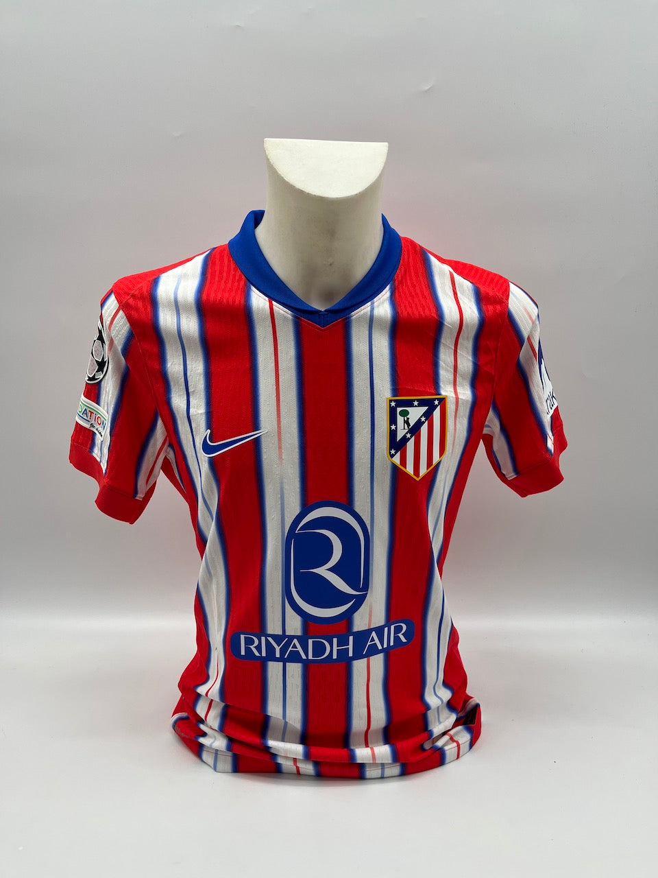 Matchworn Atletico Trikot getragen & signiert von Alexander Sorloth 29.01.25