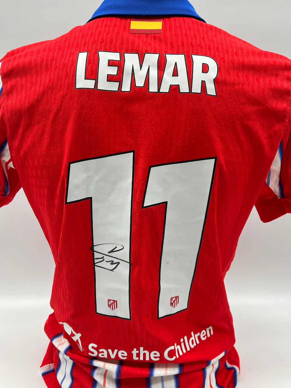 Matchworn Atletico Madrid Trikot getragen & signiert von Thomas Lemar 29.01.25