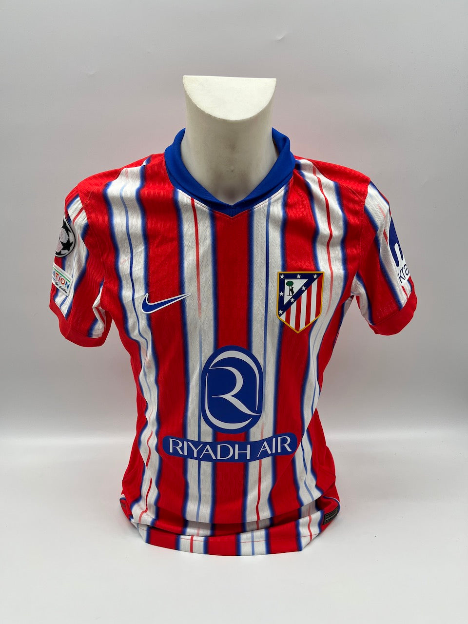 Matchworn Atletico Madrid Trikot getragen & signiert von Thomas Lemar 29.01.25