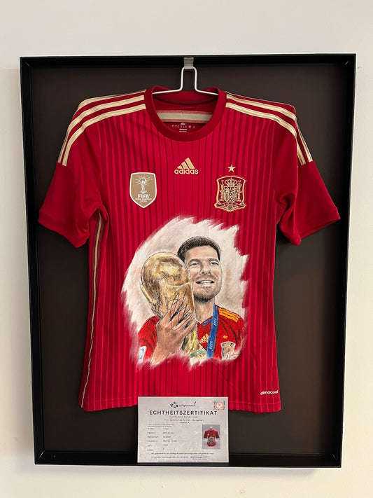 Spanien Trikot Portrait Xabi Alonso handgemalt und signiert im Rahmen S