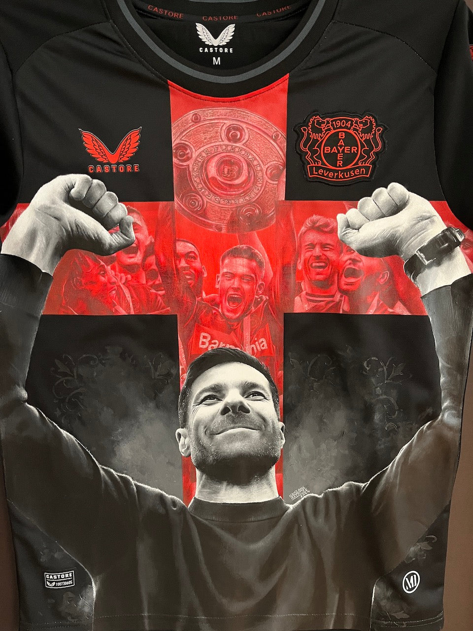 Leverkusen Trikot Portrait Xabi Alonso und Team handgemalt im Rahmen M