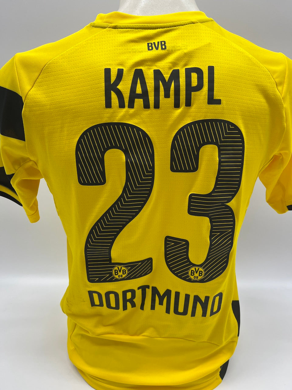 Matchworn Dortmund jersey worn by Kevin Kampl 20.2015 VfB-BVB