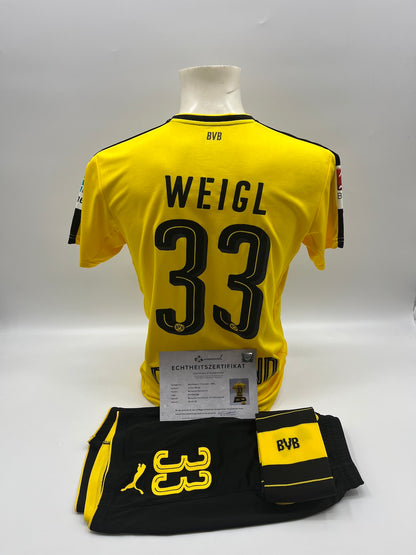 Match-worn Dortmund jersey set worn by Julian Weigl on October 29, 2016