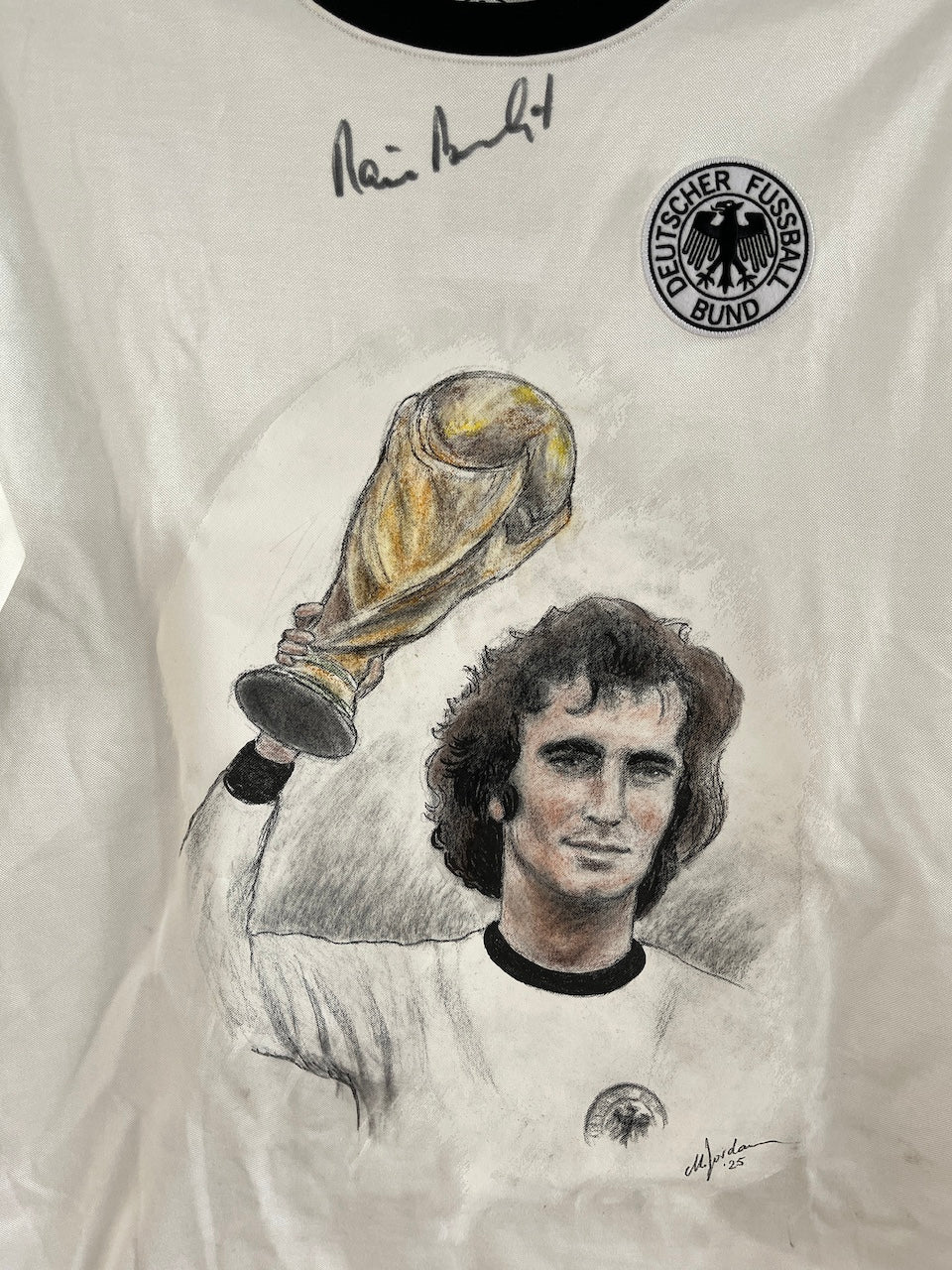 DFB Trikot Portrait Rainer Bonhof handgemalt und signiert im Rahmen L