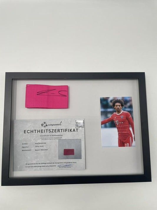 Kapitänsbinde Leroy Sane signiert im Rahmen Bayern München Autogramm